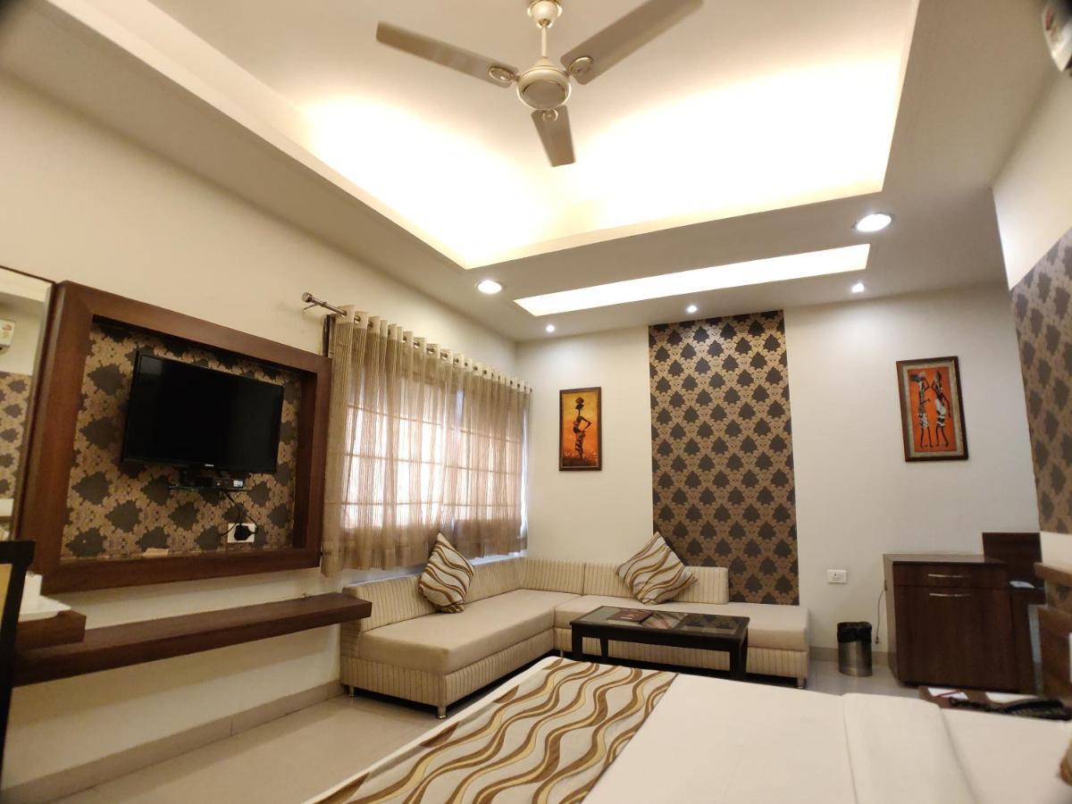 Hotel Shiv Vilas Bhopal Buitenkant foto